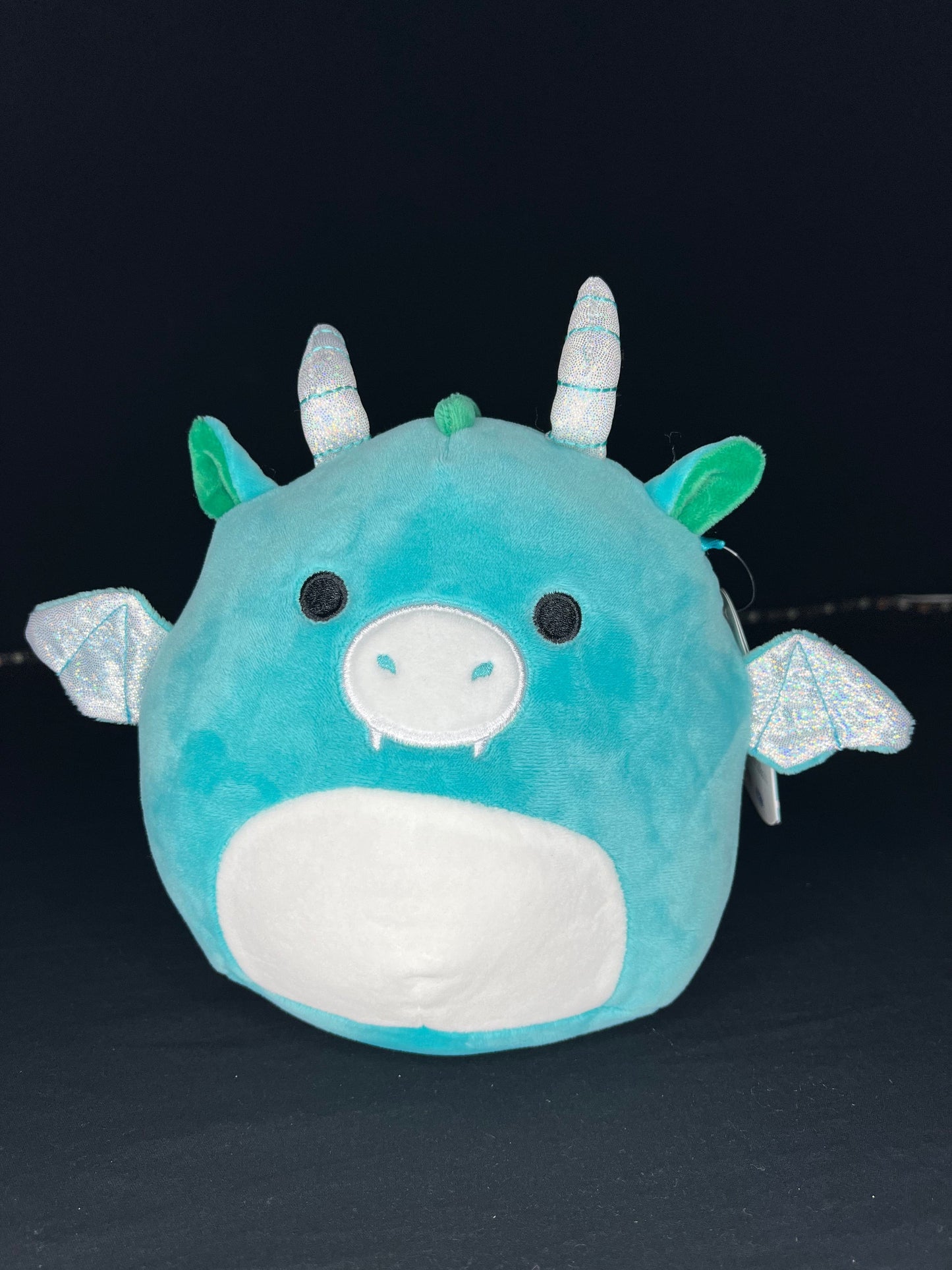 Squishmallow 8” Avril the Horned Dragon.